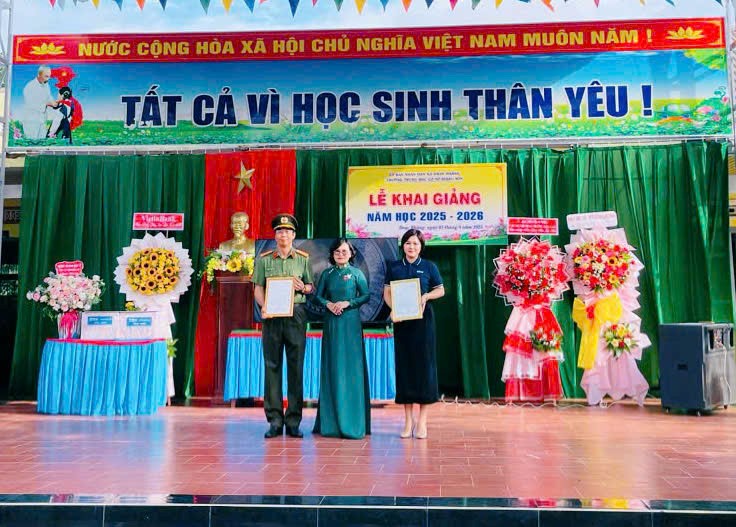 TRƯỜNG THCS GIANG SƠN TƯNG BỪNG TỔ CHỨC LỄ KHAI GIẢNG NĂM HỌC 2025-2026